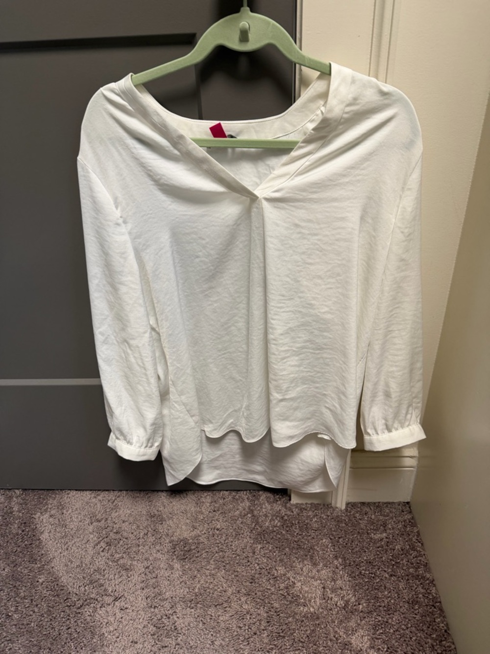 Women's Vince Camuto White V-Neck Long Sleeve Top